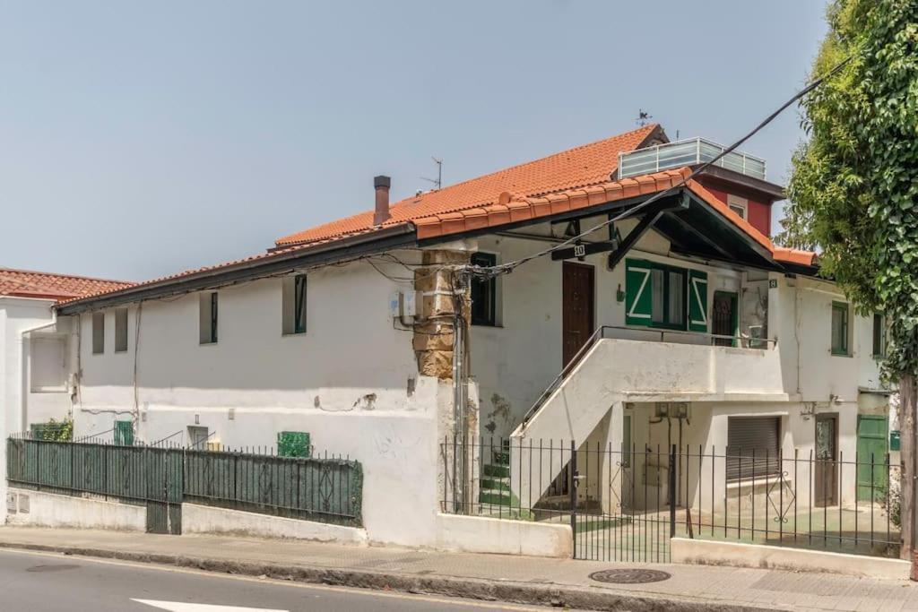 Playa Arrigunaga Getxo Con Parking Exterior photo
